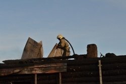 Спасатели МЧС России ликвидировали пожар в частном жилом доме в Междуреченском ГО