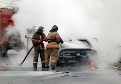 Спасатели МЧС России ликвидировали пожар в частном легковом автомобиле в Междуреченском ГО