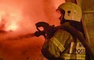Спасатели МЧС России ликвидировали пожар в частной хозяйственной постройке в Междуреченском ГО