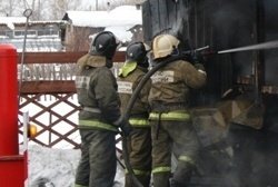 Спасатели МЧС России ликвидировали пожар в частной хозяйственной постройке в Междуреченском ГО