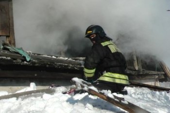 Спасатели МЧС России ликвидировали пожар в частном жилом доме в Междуреченском ГО