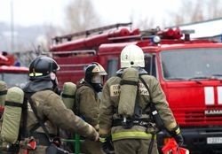 Спасатели МЧС России ликвидировали пожар в нежилом здании в Междуреченском ГО